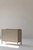 Aparador Artesanal Japandi Boho em Rattan e Carvalho.